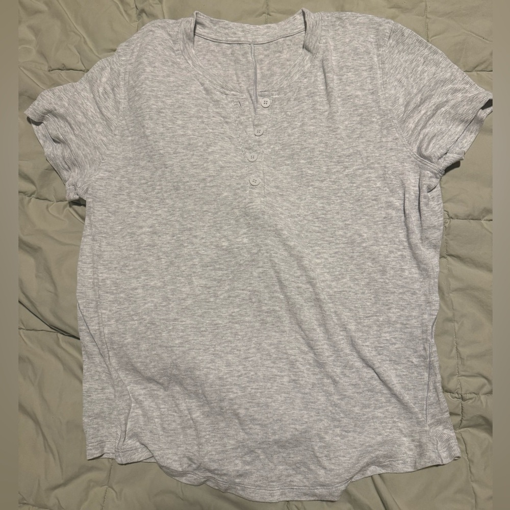NWOT Lululemon Hold Tight Short-Sleeve Henley in Heathered Light Grey, size 10